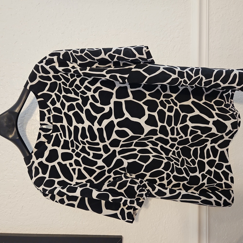 Black and white blouse 2X